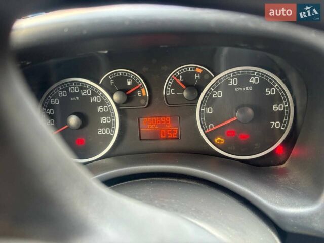 Червоний Фіат Пунто, об'ємом двигуна 1.2 л та пробігом 250 тис. км за 2900 $, фото 1 на Automoto.ua