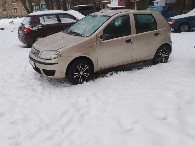 Желтый Фиат Пунто, объемом двигателя 3.5 л и пробегом 202 тыс. км за 3500 $, фото 1 на Automoto.ua