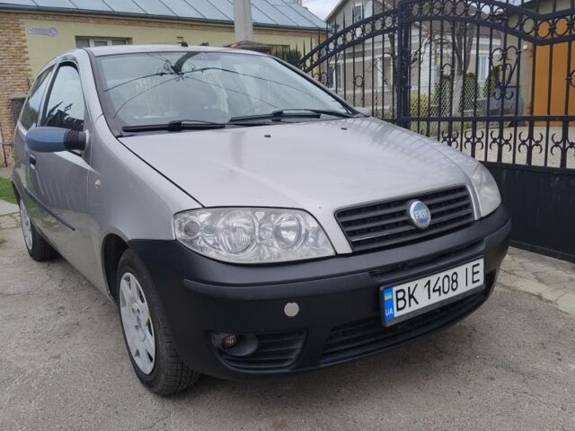 Серый Фиат Пунто, объемом двигателя 1.2 л и пробегом 330 тыс. км за 3500 $, фото 1 на Automoto.ua