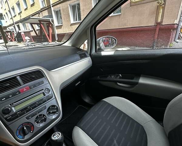 Серый Фиат Пунто, объемом двигателя 1.25 л и пробегом 236 тыс. км за 4000 $, фото 1 на Automoto.ua