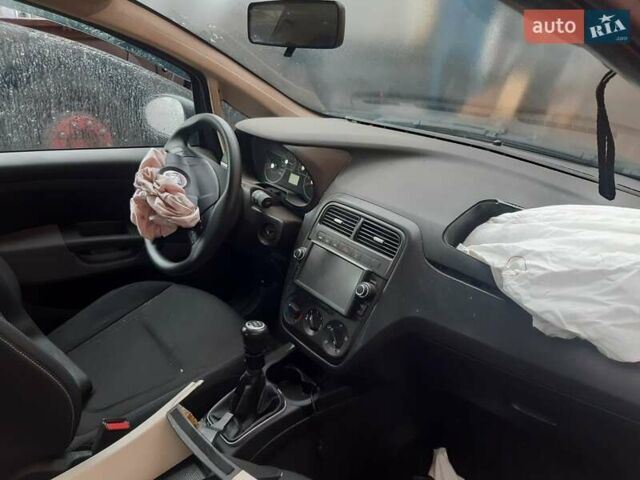 Серый Фиат Пунто, объемом двигателя 1.25 л и пробегом 280 тыс. км за 1000 $, фото 1 на Automoto.ua