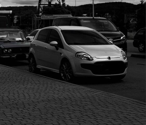 Серый Фиат Пунто, объемом двигателя 1.3 л и пробегом 300 тыс. км за 4600 $, фото 1 на Automoto.ua