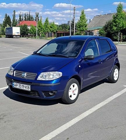 Синий Фиат Пунто, объемом двигателя 1.24 л и пробегом 206 тыс. км за 3300 $, фото 1 на Automoto.ua