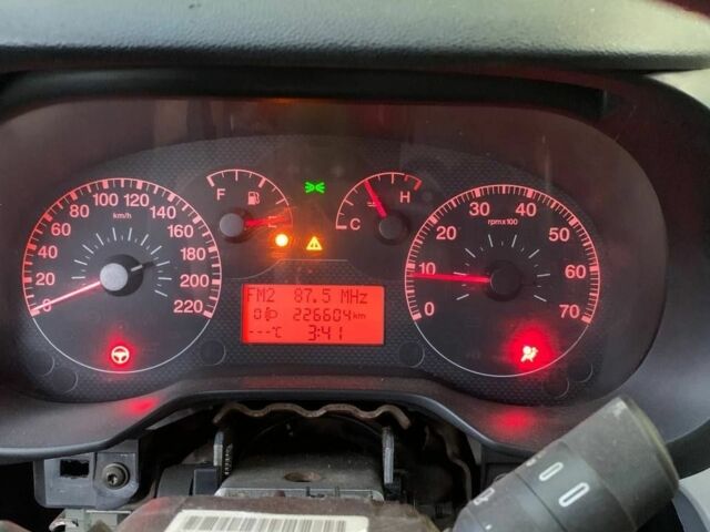 Зеленый Фиат Пунто, объемом двигателя 1.4 л и пробегом 226 тыс. км за 1200 $, фото 1 на Automoto.ua