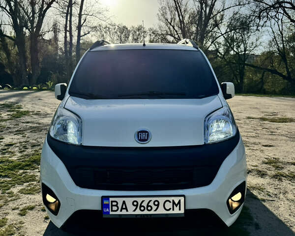 Белый Фиат Кубо, объемом двигателя 1.3 л и пробегом 144 тыс. км за 8500 $, фото 1 на Automoto.ua