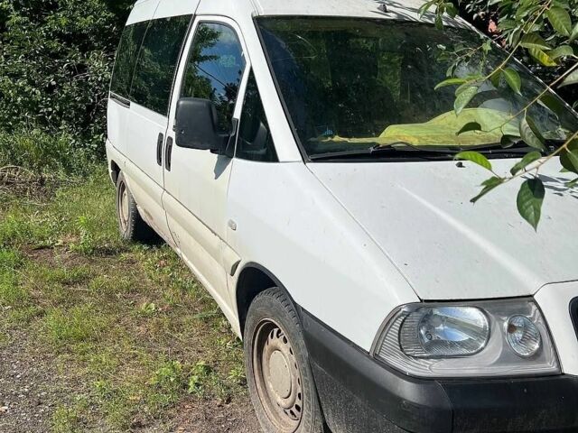 Белый Фиат Скудо, объемом двигателя 2 л и пробегом 390 тыс. км за 1500 $, фото 1 на Automoto.ua
