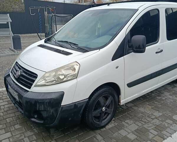 Белый Фиат Скудо, объемом двигателя 1.56 л и пробегом 350 тыс. км за 5000 $, фото 1 на Automoto.ua