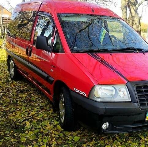 Красный Фиат Скудо, объемом двигателя 2 л и пробегом 300 тыс. км за 5500 $, фото 1 на Automoto.ua