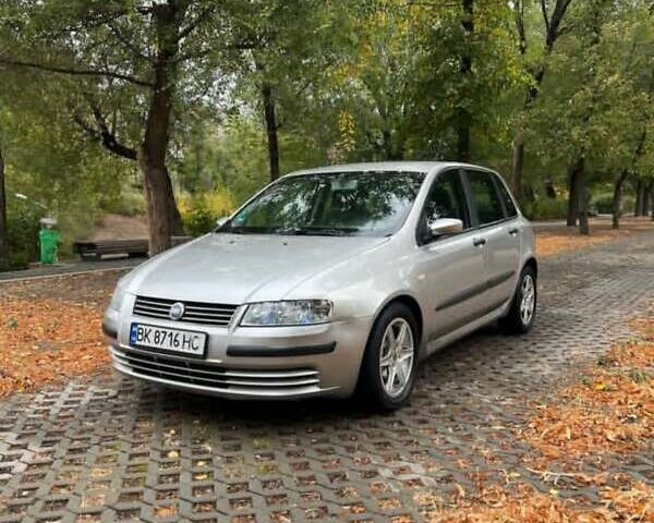 Серый Фиат Стило, объемом двигателя 1.2 л и пробегом 200 тыс. км за 3000 $, фото 1 на Automoto.ua