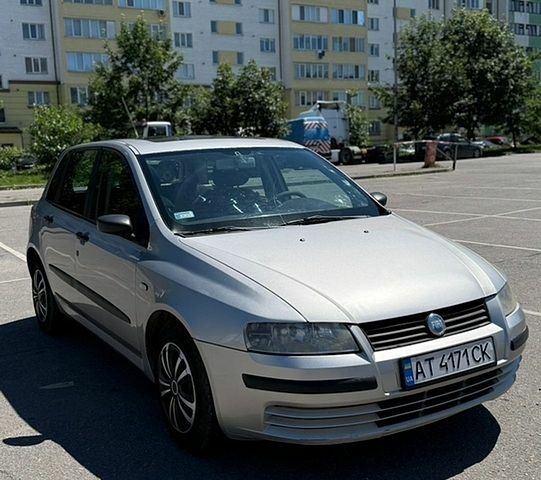 Серый Фиат Стило, объемом двигателя 1.6 л и пробегом 227 тыс. км за 3500 $, фото 1 на Automoto.ua