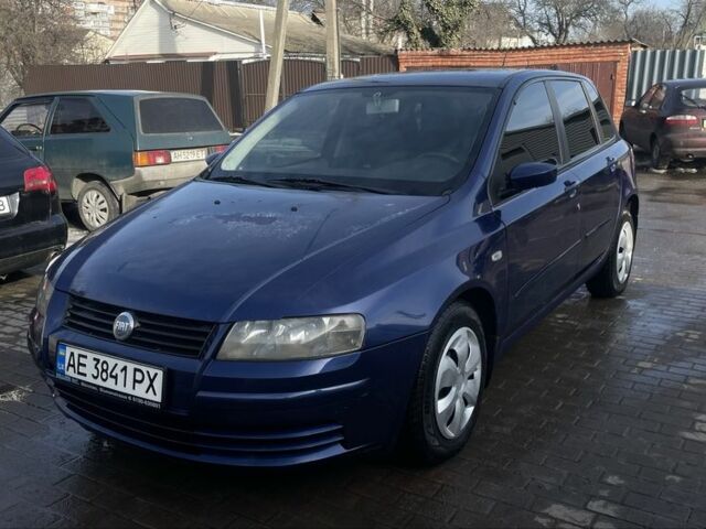 Синий Фиат Стило, объемом двигателя 1.9 л и пробегом 200 тыс. км за 3200 $, фото 1 на Automoto.ua