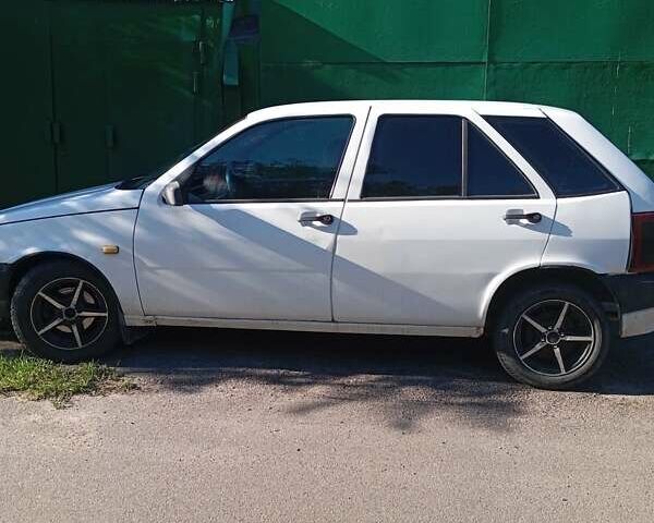 Білий Фіат Тіпо, об'ємом двигуна 1.6 л та пробігом 118 тис. км за 727 $, фото 1 на Automoto.ua