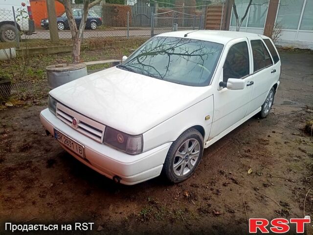 Белый Фиат Типо, объемом двигателя 1.4 л и пробегом 200 тыс. км за 1400 $, фото 1 на Automoto.ua