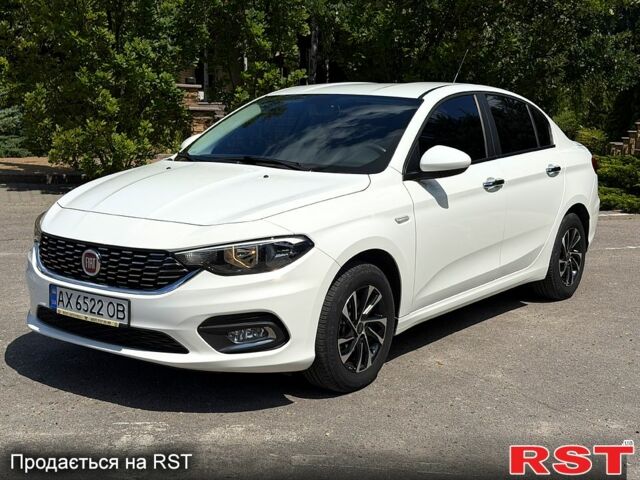 Белый Фиат Типо, объемом двигателя 1.4 л и пробегом 23 тыс. км за 9200 $, фото 1 на Automoto.ua