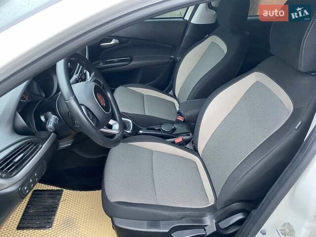 Фиат Типо, объемом двигателя 1.4 л и пробегом 57 тыс. км за 10200 $, фото 1 на Automoto.ua