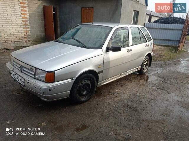 Серый Фиат Типо, объемом двигателя 1.6 л и пробегом 300 тыс. км за 1000 $, фото 1 на Automoto.ua