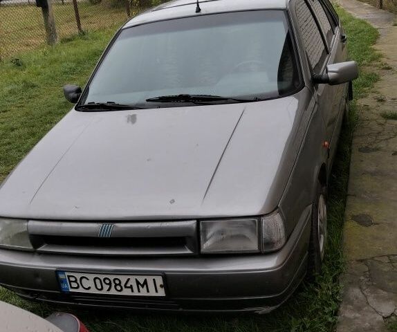 Сірий Фіат Тіпо, об'ємом двигуна 1.6 л та пробігом 300 тис. км за 1100 $, фото 1 на Automoto.ua