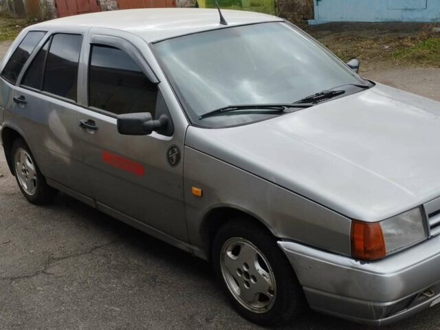 Сірий Фіат Тіпо, об'ємом двигуна 1.6 л та пробігом 335 тис. км за 1100 $, фото 1 на Automoto.ua