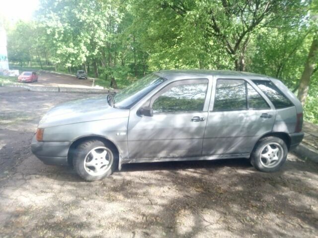 Серый Фиат Типо, объемом двигателя 1.4 л и пробегом 200 тыс. км за 600 $, фото 1 на Automoto.ua