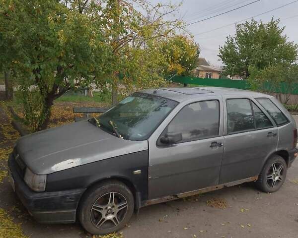 Фиат Типо 1990 в Кривом Роге на Automoto.ua Серый Фиат Типо, объемом двигателя 1.6 л и пробегом 176 тыс. км за 357 $, фото 1 на Automoto.ua