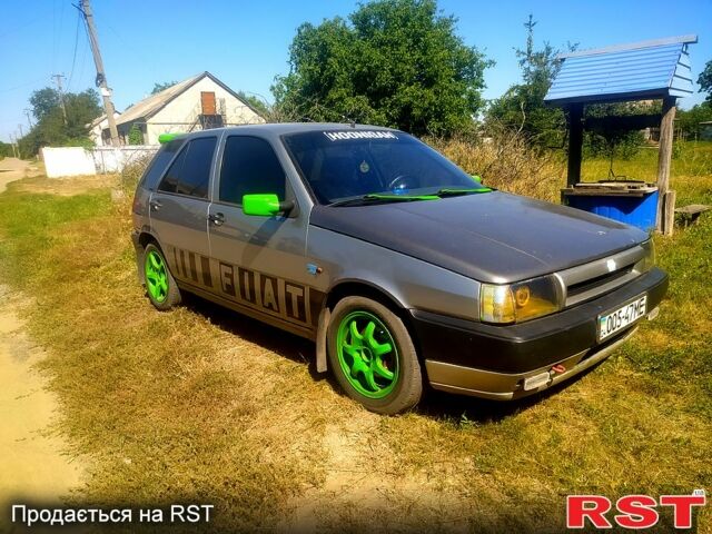 Сірий Фіат Тіпо, об'ємом двигуна 2 л та пробігом 237 тис. км за 1500 $, фото 1 на Automoto.ua