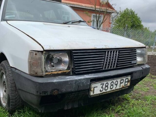 Белый Фиат Уно, объемом двигателя 1.3 л и пробегом 242 тыс. км за 450 $, фото 1 на Automoto.ua