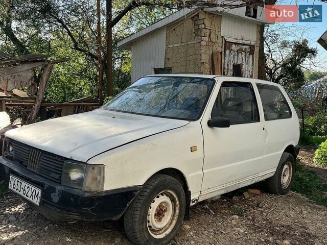 Белый Фиат Уно, объемом двигателя 1 л и пробегом 111 тыс. км за 350 $, фото 1 на Automoto.ua