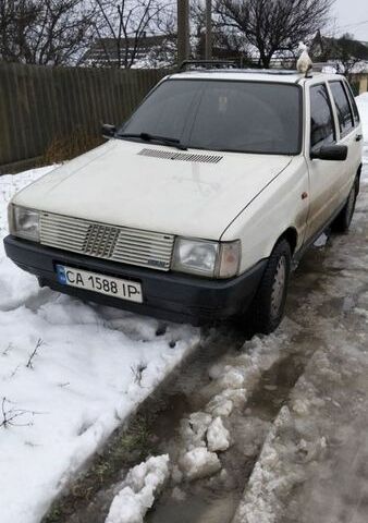 Белый Фиат Уно, объемом двигателя 9 л и пробегом 260 тыс. км за 1000 $, фото 1 на Automoto.ua
