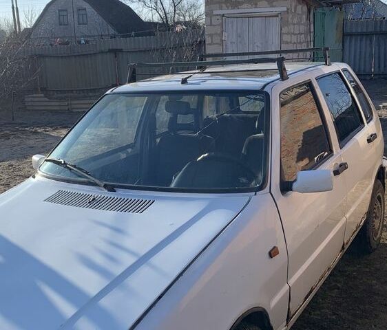 Белый Фиат Уно, объемом двигателя 1.3 л и пробегом 214 тыс. км за 500 $, фото 1 на Automoto.ua