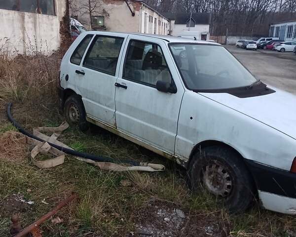Белый Фиат Уно, объемом двигателя 1.7 л и пробегом 180 тыс. км за 300 $, фото 1 на Automoto.ua