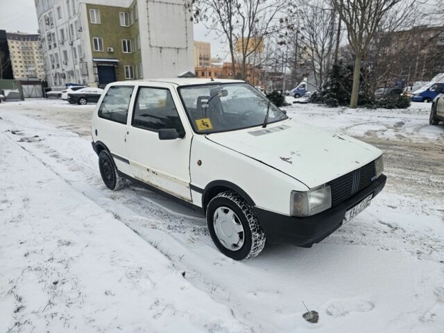 Белый Фиат Уно, объемом двигателя 1.1 л и пробегом 212 тыс. км за 500 $, фото 1 на Automoto.ua