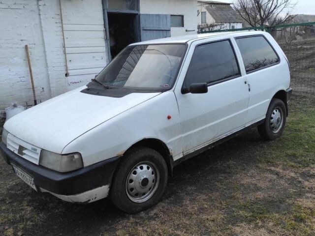 Белый Фиат Уно, объемом двигателя 1.7 л и пробегом 300 тыс. км за 1150 $, фото 1 на Automoto.ua