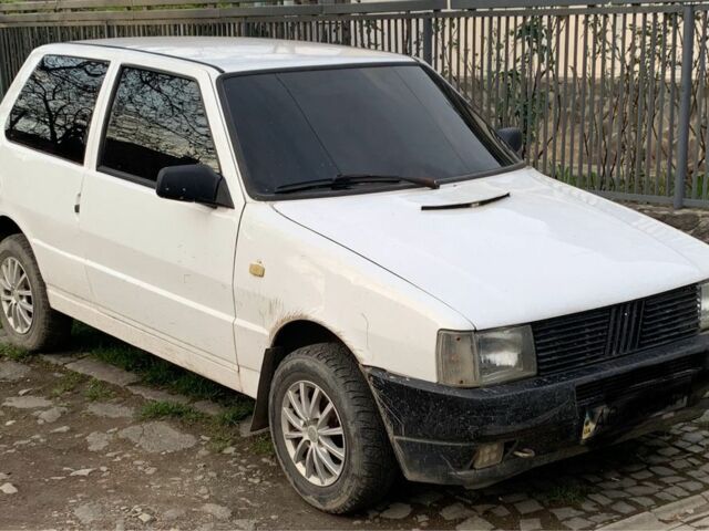 Белый Фиат Уно, объемом двигателя 1.3 л и пробегом 169 тыс. км за 800 $, фото 1 на Automoto.ua