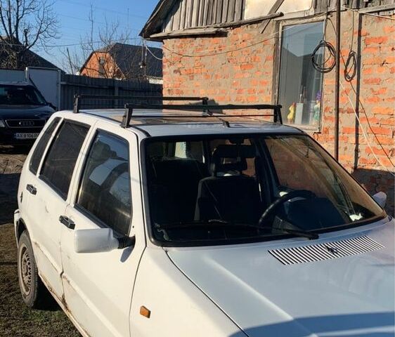 Белый Фиат Уно, объемом двигателя 1.3 л и пробегом 3 тыс. км за 408 $, фото 1 на Automoto.ua