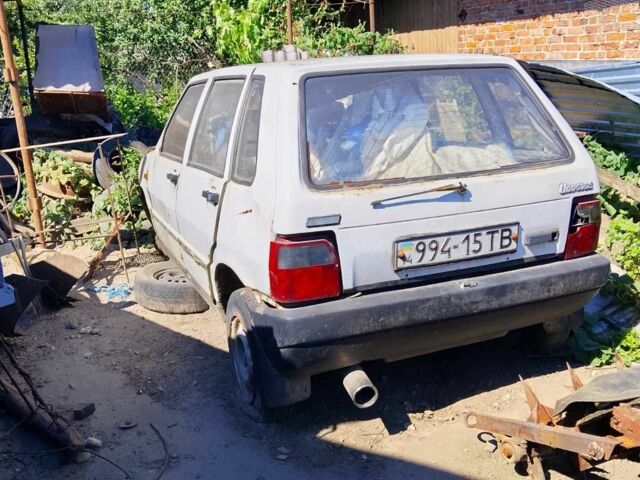 Белый Фиат Уно, объемом двигателя 1.3 л и пробегом 180 тыс. км за 348 $, фото 1 на Automoto.ua
