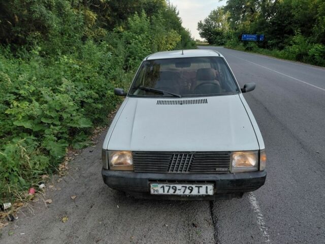 Белый Фиат Уно, объемом двигателя 0 л и пробегом 300 тыс. км за 1200 $, фото 1 на Automoto.ua