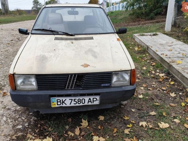 Бежевий Фіат Уно, об'ємом двигуна 0.9 л та пробігом 150 тис. км за 300 $, фото 1 на Automoto.ua