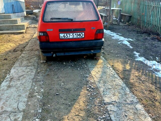 Красный Фиат Уно, объемом двигателя 11 л и пробегом 205 тыс. км за 700 $, фото 1 на Automoto.ua