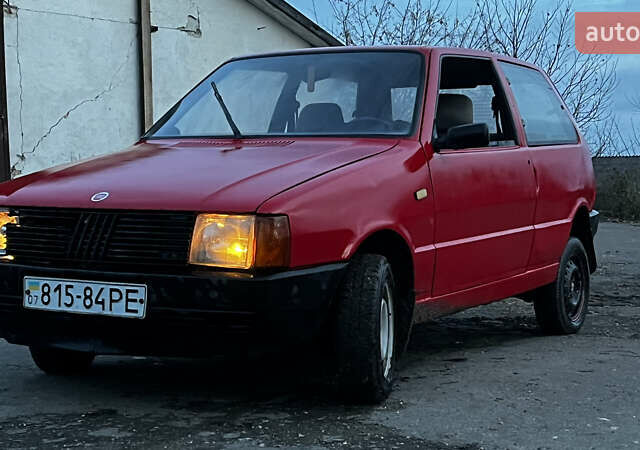 Красный Фиат Уно, объемом двигателя 1.1 л и пробегом 196 тыс. км за 1321 $, фото 1 на Automoto.ua