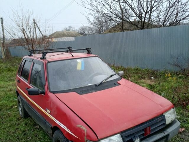 Красный Фиат Уно, объемом двигателя 1 л и пробегом 600 тыс. км за 945 $, фото 1 на Automoto.ua
