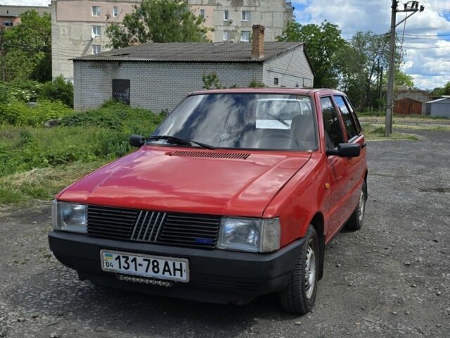 Красный Фиат Уно, объемом двигателя 1 л и пробегом 2 тыс. км за 1550 $, фото 1 на Automoto.ua