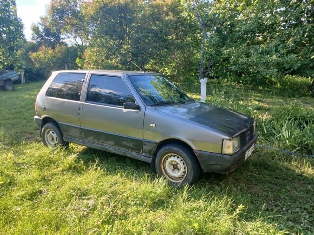 Серый Фиат Уно, объемом двигателя 1 л и пробегом 120 тыс. км за 358 $, фото 1 на Automoto.ua