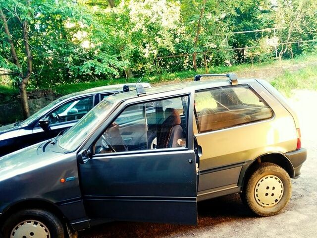 Серый Фиат Уно, объемом двигателя 2 л и пробегом 300 тыс. км за 1000 $, фото 1 на Automoto.ua