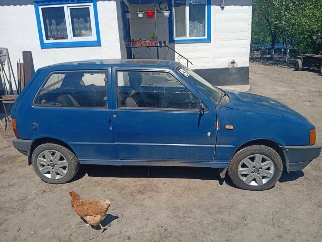 Синий Фиат Уно, объемом двигателя 1.3 л и пробегом 315 тыс. км за 550 $, фото 1 на Automoto.ua