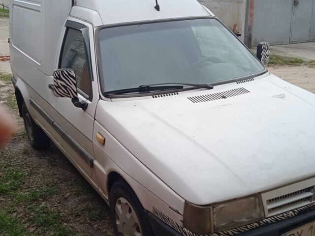 Белый Фиат Fiorino, объемом двигателя 1.7 л и пробегом 750 тыс. км за 950 $, фото 1 на Automoto.ua