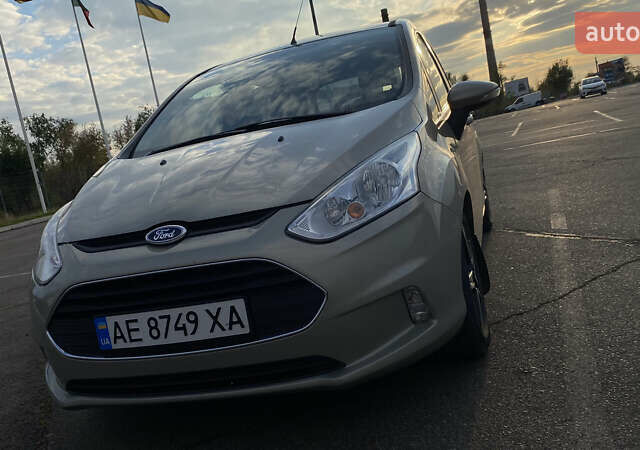 Бежевый Форд Б-Макс, объемом двигателя 1 л и пробегом 86 тыс. км за 6500 $, фото 1 на Automoto.ua