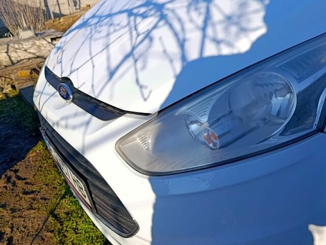 Серый Форд Б-Макс, объемом двигателя 1 л и пробегом 810 тыс. км за 8000 $, фото 1 на Automoto.ua