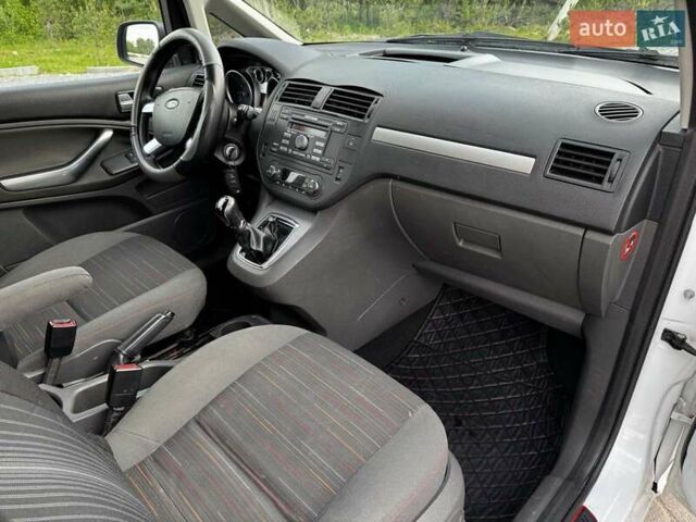 Белый Форд Си-Макс, объемом двигателя 1.6 л и пробегом 261 тыс. км за 4499 $, фото 1 на Automoto.ua