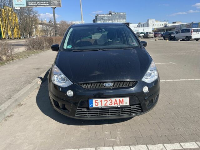 Черный Форд Си-Макс, объемом двигателя 2 л и пробегом 340 тыс. км за 4612 $, фото 1 на Automoto.ua