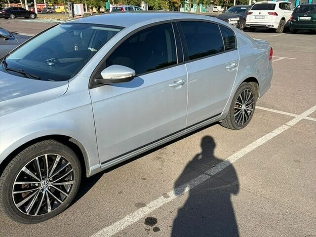 Красный Форд Си-Макс, объемом двигателя 2 л и пробегом 305 тыс. км за 8200 $, фото 1 на Automoto.ua